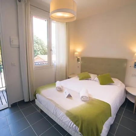 Lou Riou Village 3* Сен-Тропе