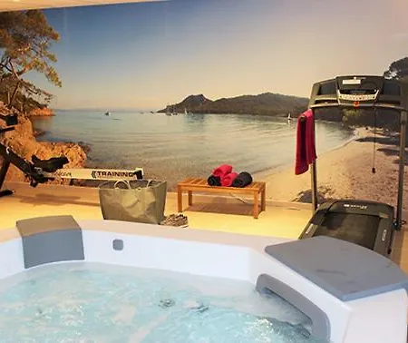 Lou Riou Village Курортний комплекс Сен-Тропе