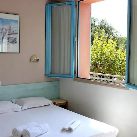 Lou Riou Village منتجع سان تروبيه