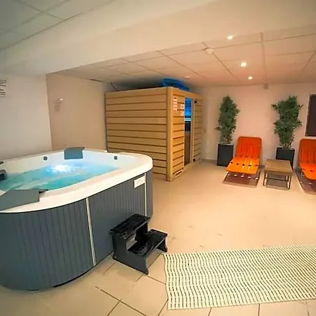 Lou Riou Village 3* سان تروبيه