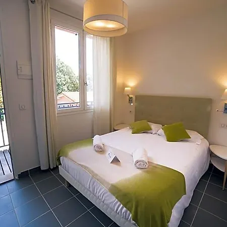 Lou Riou Village 3* سان تروبيه