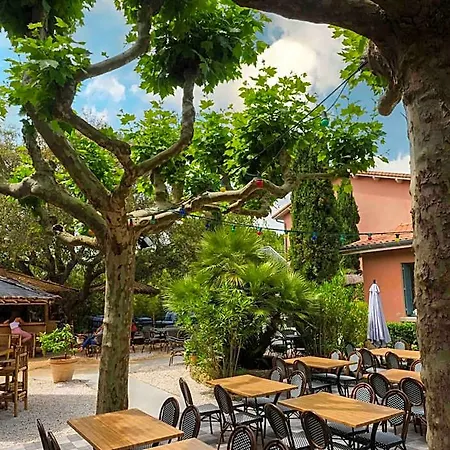 منتجع Lou Riou Village